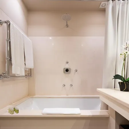 Via Del Campuccio, 72 - 300 Sqm Luxurious With Parking And Private Terrace - Charming